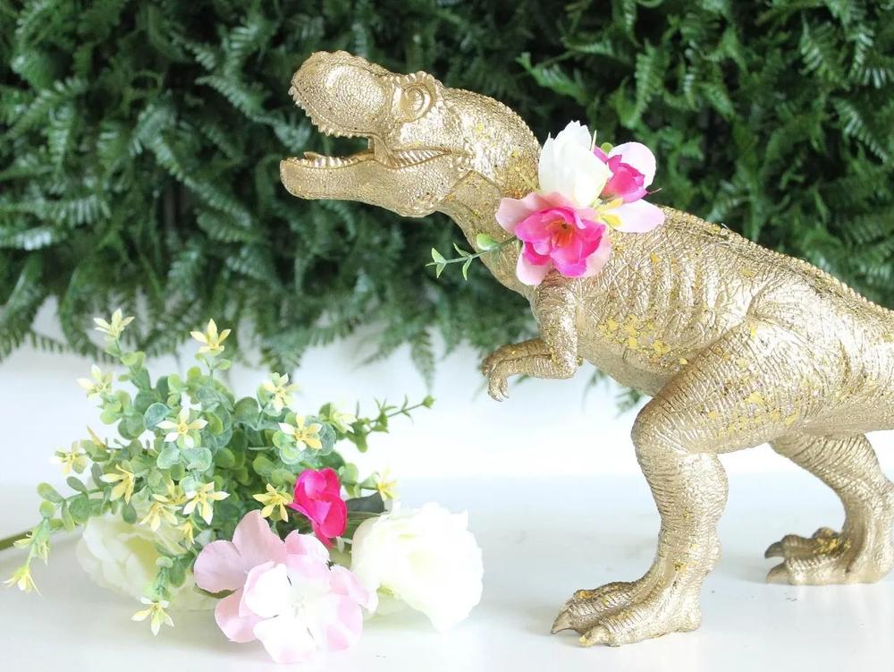 DIY Dinosaur Party Centerpiece step 3