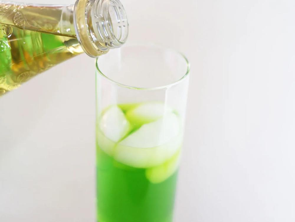 Pantone Greenery Signature Wedding Cocktail step 4