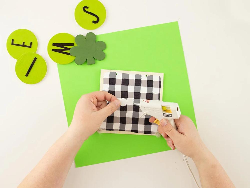 DIY "Kiss Me" St. Patrick's Day Garland step 9