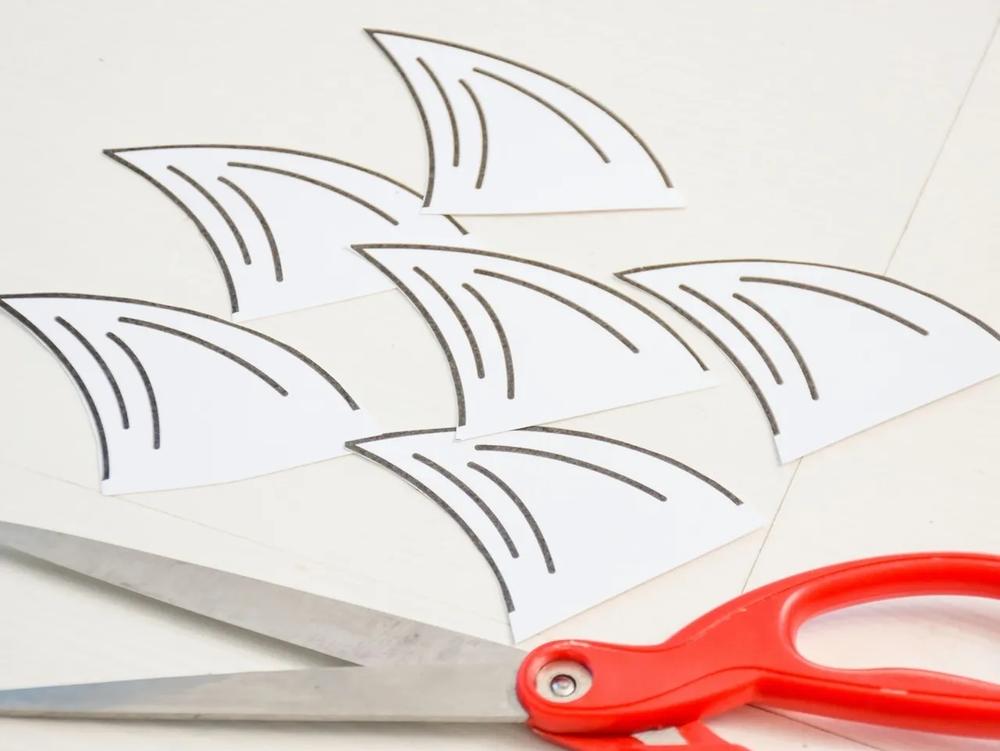 DIY Shark Party Cups step 1