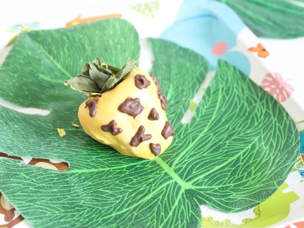 Animal Print Chocolate Covered Strawberries step 4