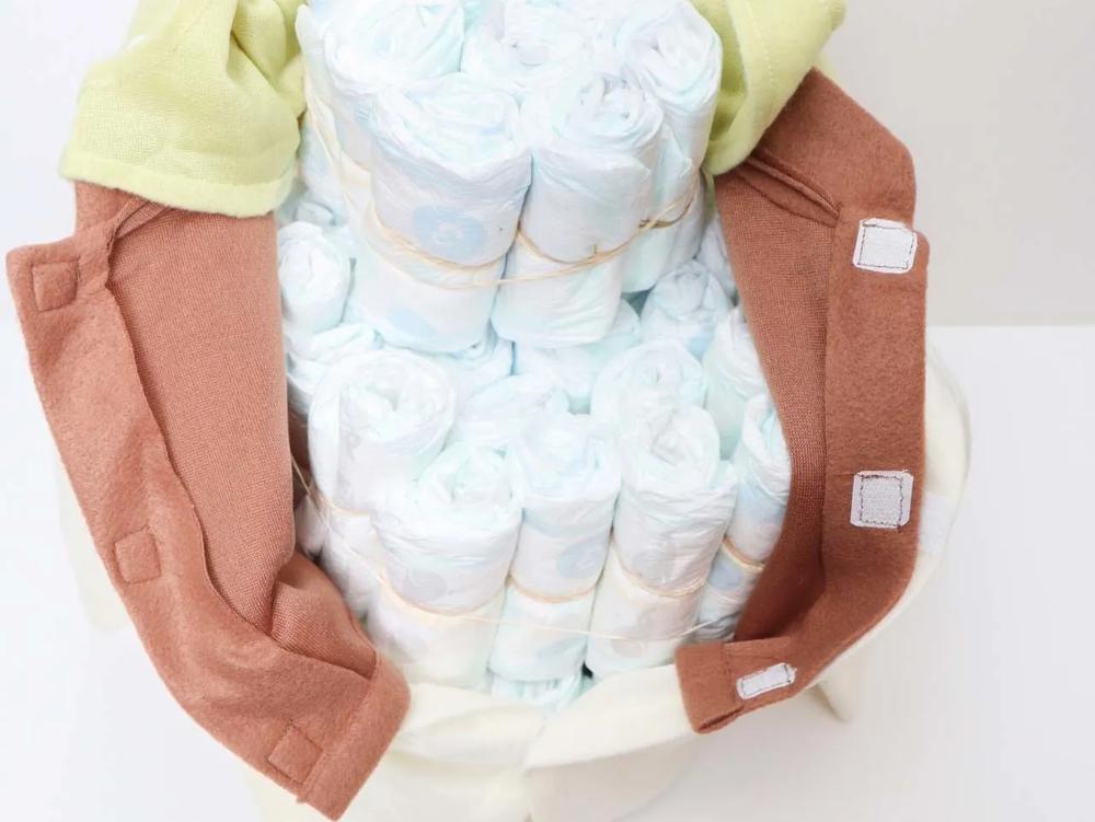 DIY Baby Yoda Diaper Cake step 3 part 2