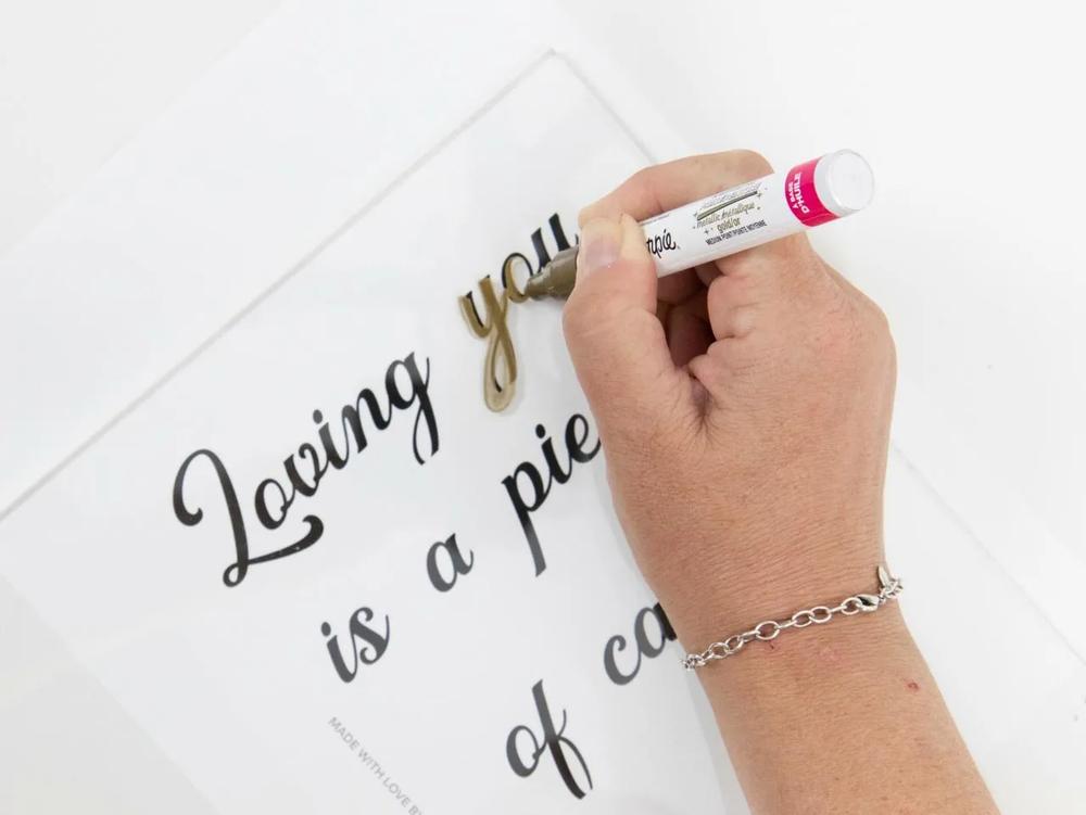 DIY Acrylic Wedding Cake Table Sign step 1