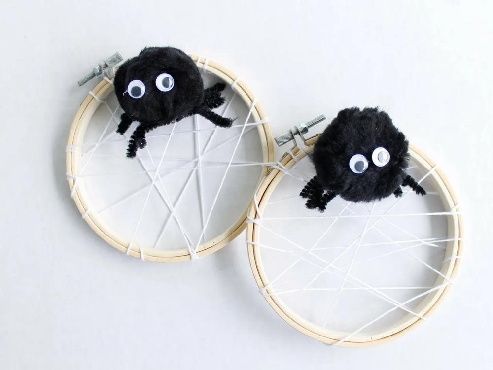 Embroidery Hoop Spider Web Kids Craft step 6