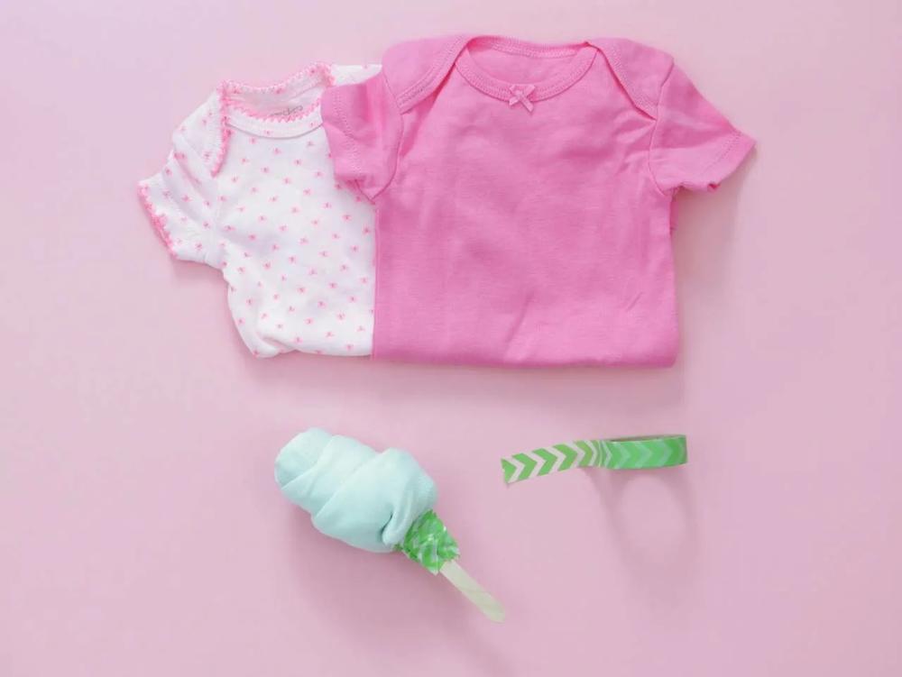 DIY Baby Shower Onesie Bouquet step 2 part 3