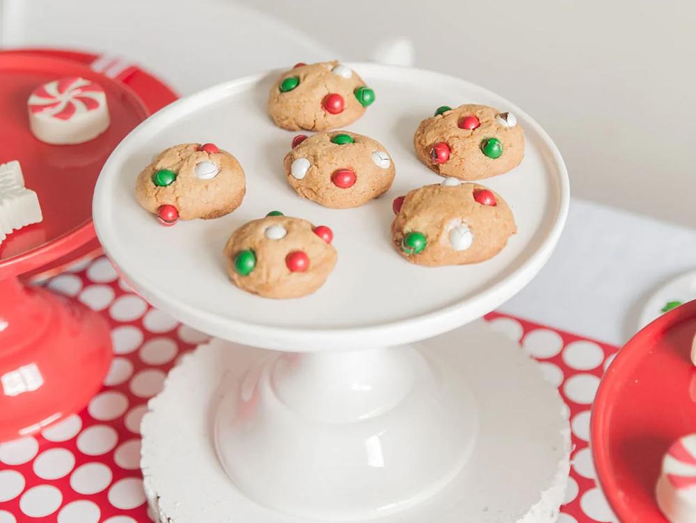 Festive Green and Red Chocolate Chip Cookies step 8