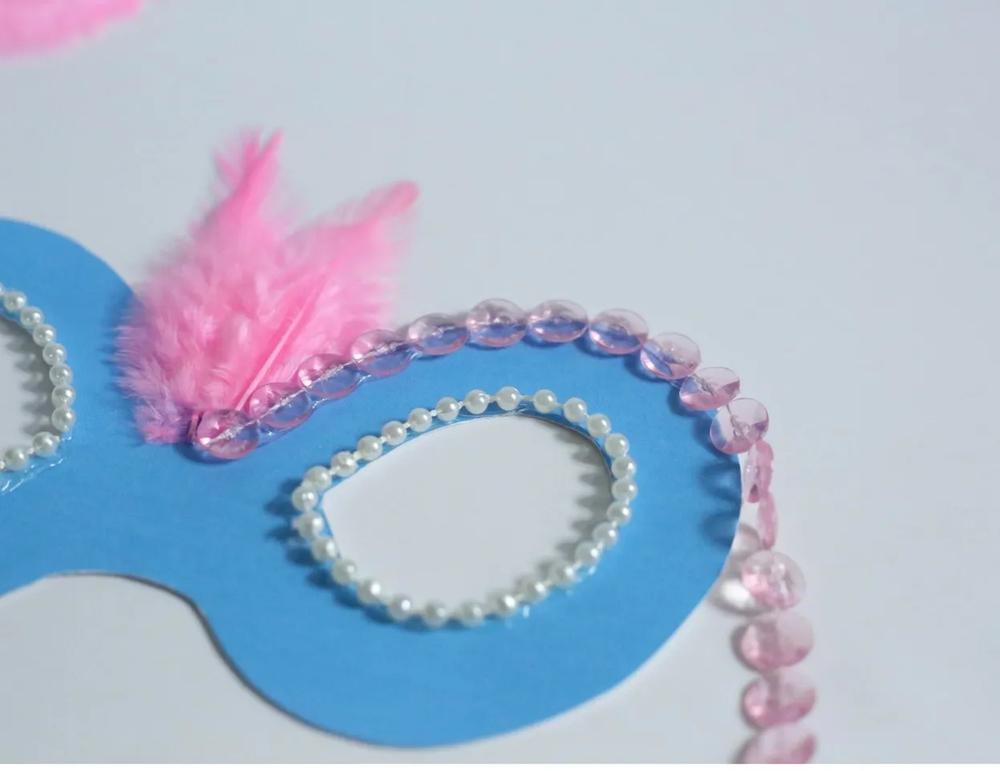 DIY Marie Antoinette Mask Favors step 3
