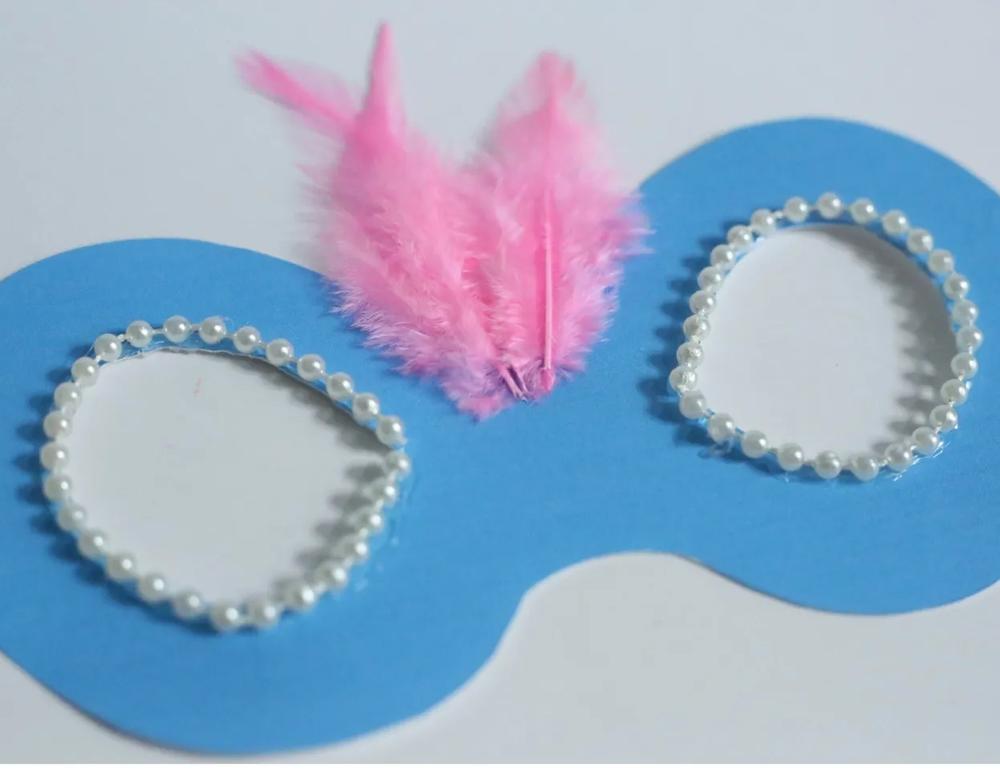 DIY Marie Antoinette Mask Favors step 2