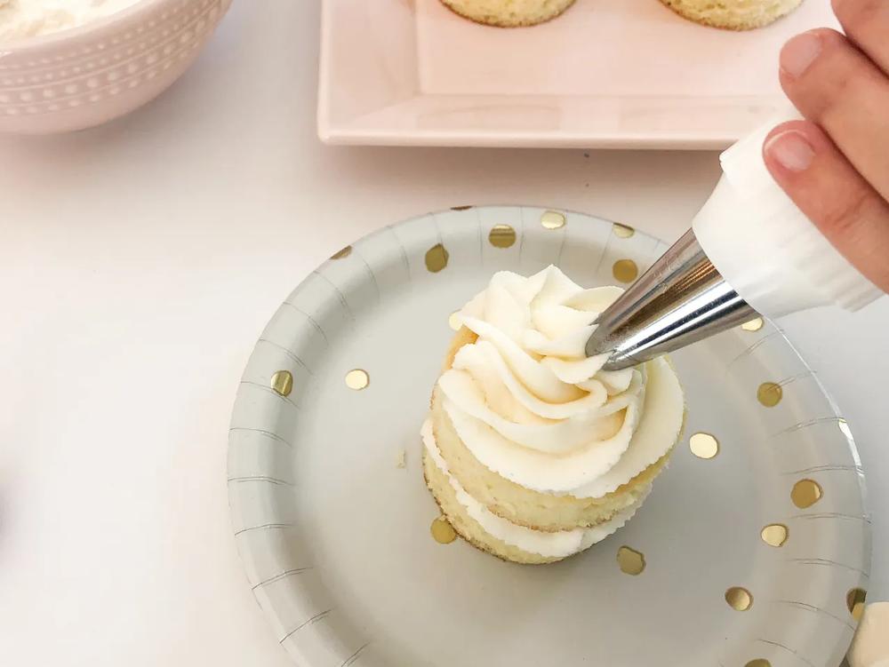 Meringue Topped Naked Cakes step 4