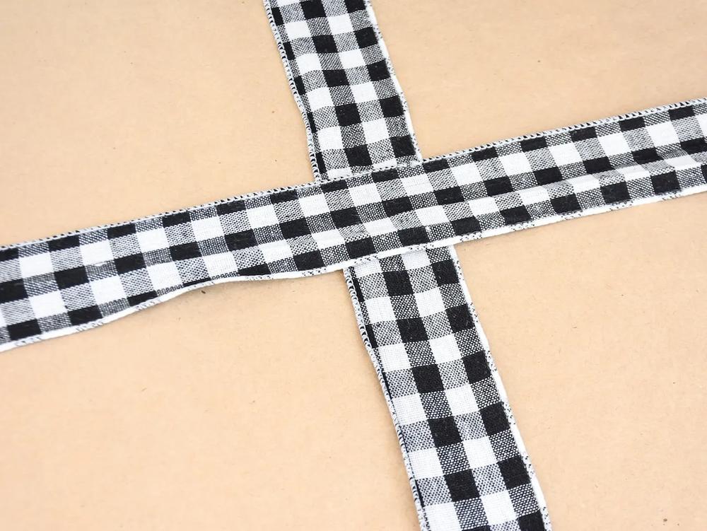 Scandinavian Style Christmas Gift Wrapping Ideas step 1 part 2