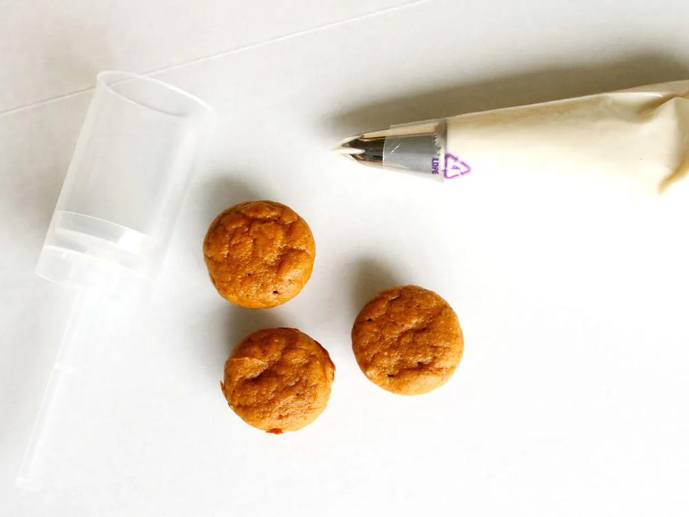 Pumpkin Spice Cake with Cream Cheese Frosting Treat Pops step 5