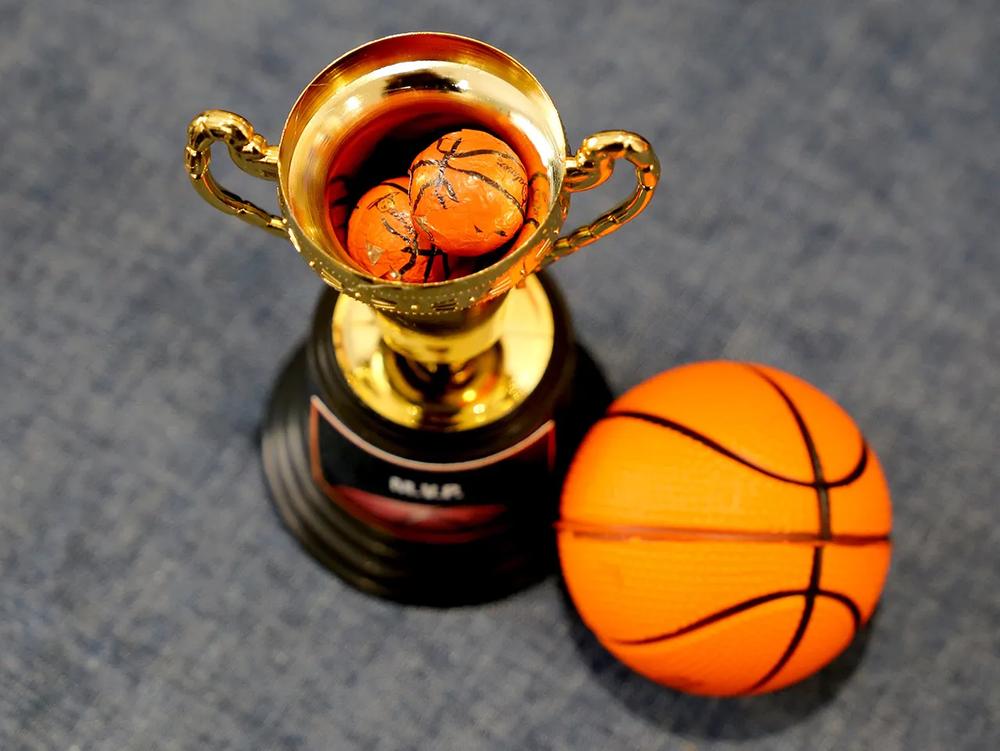 DIY Basketball Trophy Favors step 4