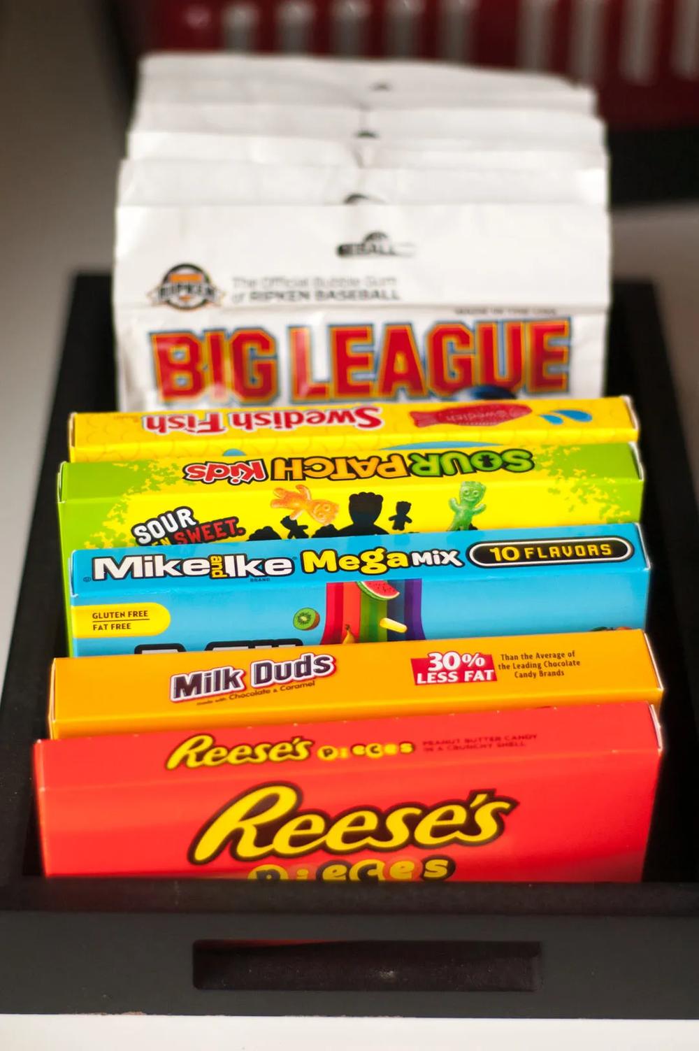This All Sports themed birthday party is perfect for Tweens. Let Oriental Trading help you!