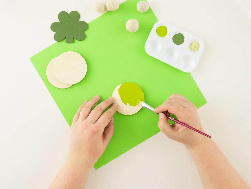 DIY "Kiss Me" St. Patrick's Day Garland step 7 part 2