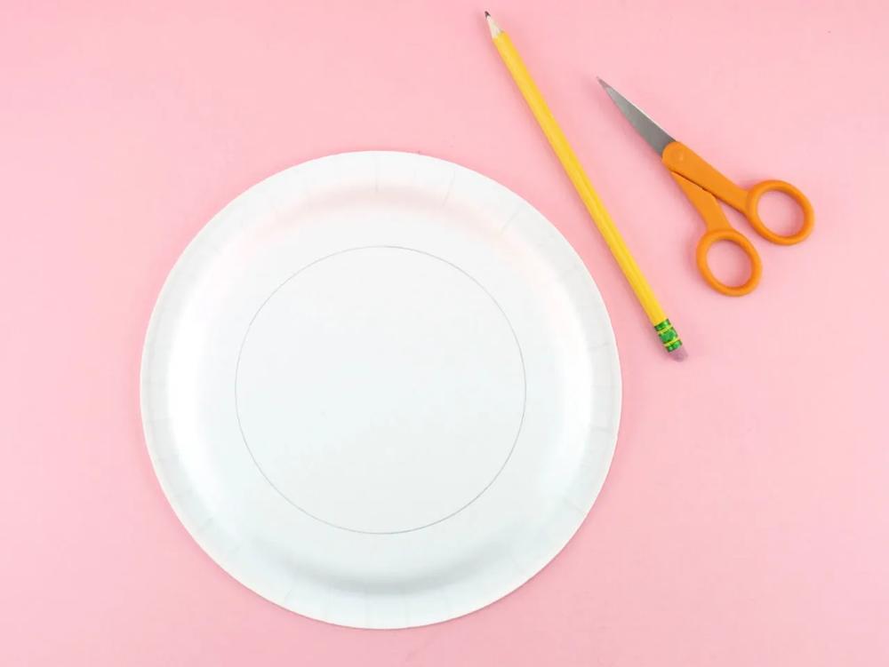 4th of July Paper Plate Wreath step 1 part 2