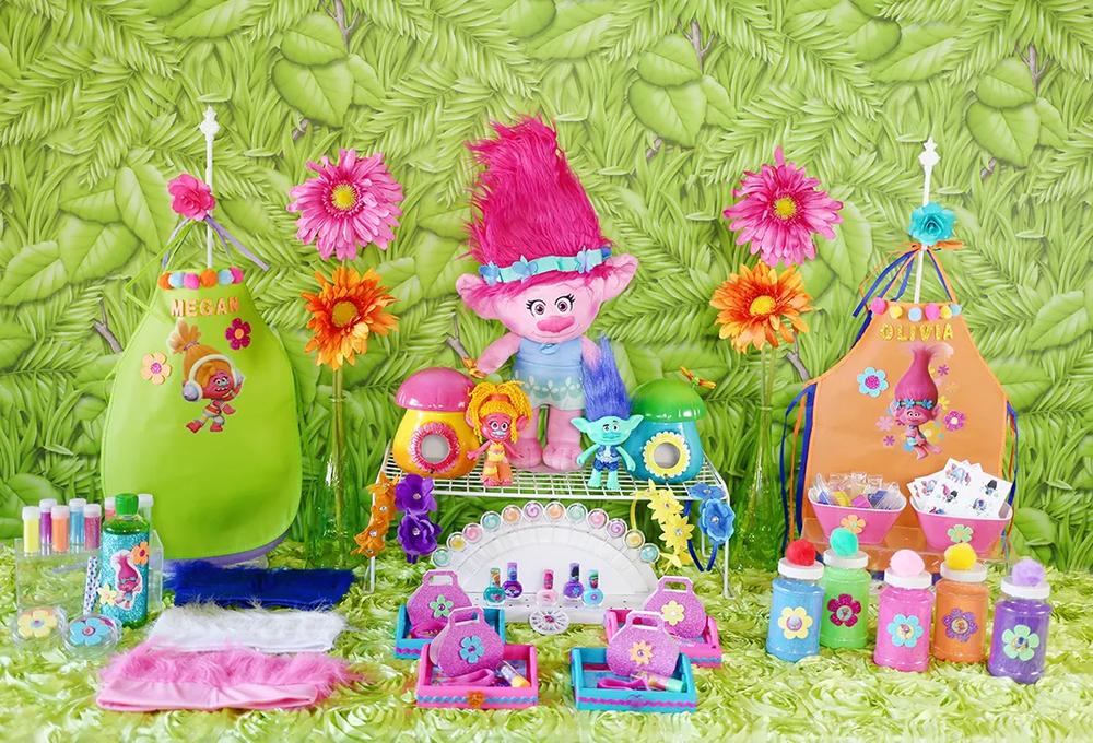 DreamWorks Trolls Party - Dress Up Station