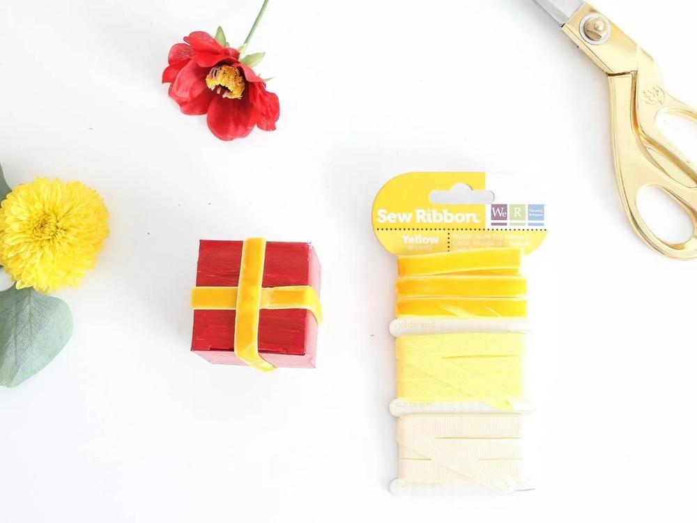 DIY Marigold Favor Box step 2