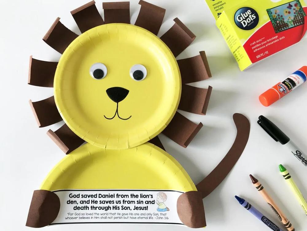Daniel and the Lions' Den Lion Paper Plate Craft step 6
